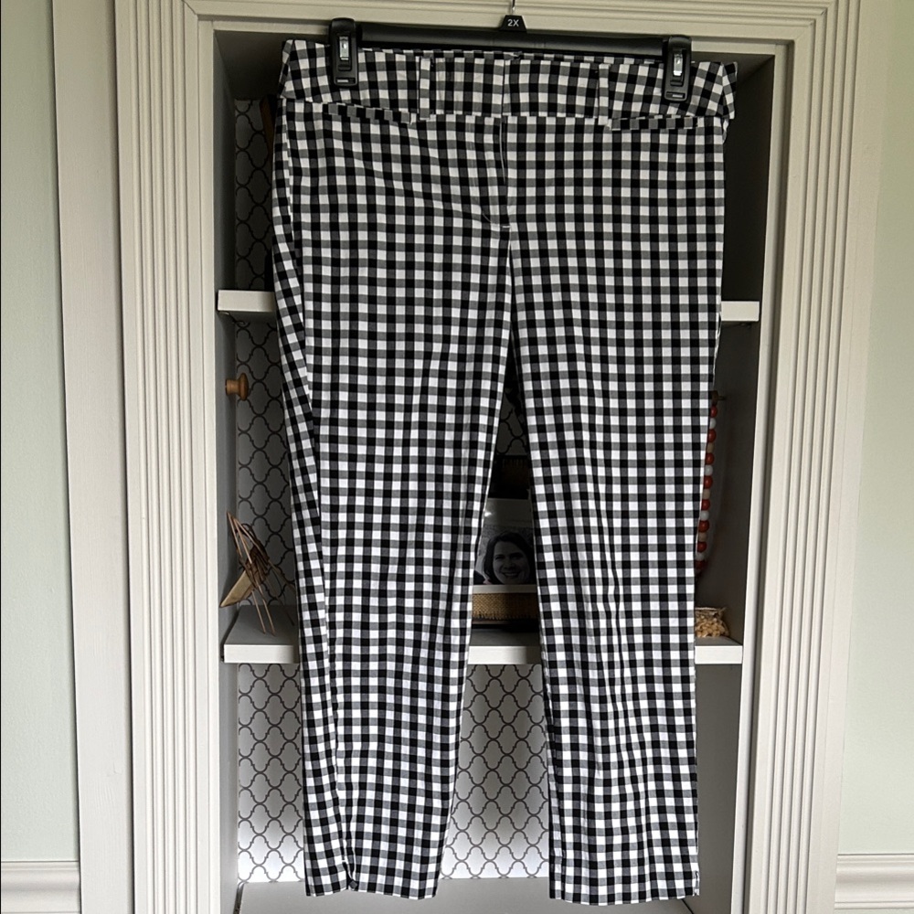 Ann Taylor Factory Black and White Checkered Cropped Pants